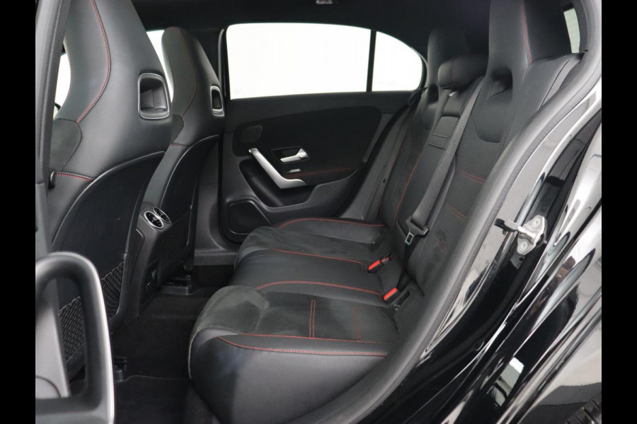 Mercedes-Benz A-Klasse 160 AMG | Panoramadak | Carplay | Matrix LED | Memory | Stoelverwarming | Leder/Alcantara | Sfeerverlichting | Keyless | Widescreen | Navigatie | Camera Mercedes-Benz A-Klasse 160 AMG | Panoramadak | Carplay | Matrix LED | Memory | Stoelverwarming | Leder/Alcantara | Sfeerverlichting | Keyless | Widescreen | Navigatie | Camera