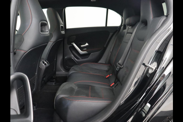 Mercedes-Benz A-Klasse 160 AMG | Panoramadak | Carplay | Matrix LED | Memory | Stoelverwarming | Leder/Alcantara | Sfeerverlichting | Keyless | Widescreen | Navigatie | Camera Mercedes-Benz A-Klasse 160 AMG | Panoramadak | Carplay | Matrix LED | Memory | Stoelverwarming | Leder/Alcantara | Sfeerverlichting | Keyless | Widescreen | Navigatie | Camera