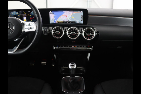 Mercedes-Benz A-Klasse 160 AMG | Panoramadak | Carplay | Matrix LED | Memory | Stoelverwarming | Leder/Alcantara | Sfeerverlichting | Keyless | Widescreen | Navigatie | Camera Mercedes-Benz A-Klasse 160 AMG | Panoramadak | Carplay | Matrix LED | Memory | Stoelverwarming | Leder/Alcantara | Sfeerverlichting | Keyless | Widescreen | Navigatie | Camera