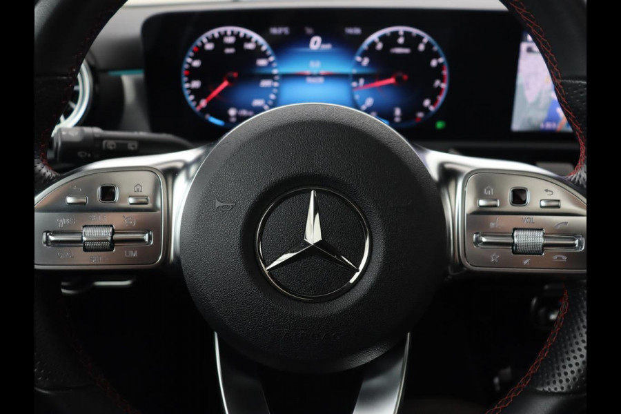 Mercedes-Benz A-Klasse 160 AMG | Panoramadak | Carplay | Matrix LED | Memory | Stoelverwarming | Leder/Alcantara | Sfeerverlichting | Keyless | Widescreen | Navigatie | Camera Mercedes-Benz A-Klasse 160 AMG | Panoramadak | Carplay | Matrix LED | Memory | Stoelverwarming | Leder/Alcantara | Sfeerverlichting | Keyless | Widescreen | Navigatie | Camera