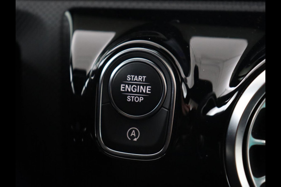 Mercedes-Benz A-Klasse 160 AMG | Panoramadak | Carplay | Matrix LED | Memory | Stoelverwarming | Leder/Alcantara | Sfeerverlichting | Keyless | Widescreen | Navigatie | Camera Mercedes-Benz A-Klasse 160 AMG | Panoramadak | Carplay | Matrix LED | Memory | Stoelverwarming | Leder/Alcantara | Sfeerverlichting | Keyless | Widescreen | Navigatie | Camera