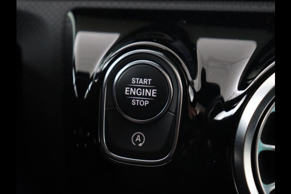 Mercedes-Benz A-Klasse 160 AMG | Panoramadak | Carplay | Matrix LED | Memory | Stoelverwarming | Leder/Alcantara | Sfeerverlichting | Keyless | Widescreen | Navigatie | Camera Mercedes-Benz A-Klasse 160 AMG | Panoramadak | Carplay | Matrix LED | Memory | Stoelverwarming | Leder/Alcantara | Sfeerverlichting | Keyless | Widescreen | Navigatie | Camera