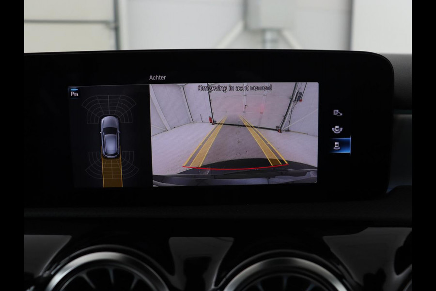 Mercedes-Benz A-Klasse 160 AMG | Panoramadak | Carplay | Matrix LED | Memory | Stoelverwarming | Leder/Alcantara | Sfeerverlichting | Keyless | Widescreen | Navigatie | Camera Mercedes-Benz A-Klasse 160 AMG | Panoramadak | Carplay | Matrix LED | Memory | Stoelverwarming | Leder/Alcantara | Sfeerverlichting | Keyless | Widescreen | Navigatie | Camera