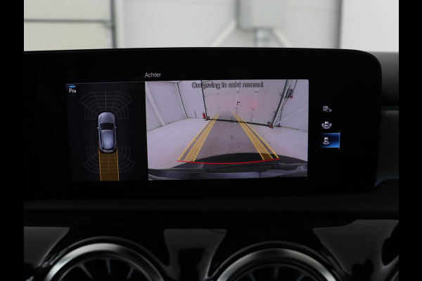 Mercedes-Benz A-Klasse 160 AMG | Panoramadak | Carplay | Matrix LED | Memory | Stoelverwarming | Leder/Alcantara | Sfeerverlichting | Keyless | Widescreen | Navigatie | Camera Mercedes-Benz A-Klasse 160 AMG | Panoramadak | Carplay | Matrix LED | Memory | Stoelverwarming | Leder/Alcantara | Sfeerverlichting | Keyless | Widescreen | Navigatie | Camera