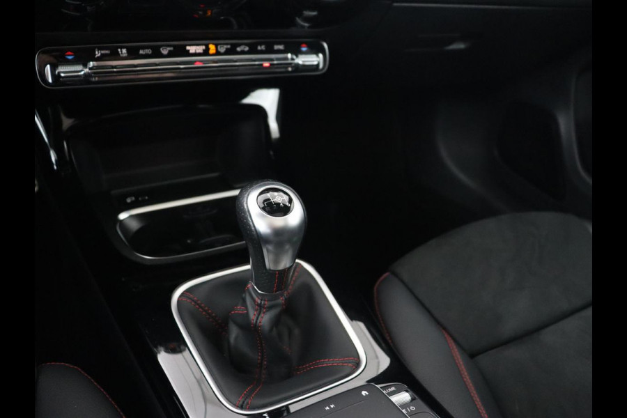 Mercedes-Benz A-Klasse 160 AMG | Panoramadak | Carplay | Matrix LED | Memory | Stoelverwarming | Leder/Alcantara | Sfeerverlichting | Keyless | Widescreen | Navigatie | Camera Mercedes-Benz A-Klasse 160 AMG | Panoramadak | Carplay | Matrix LED | Memory | Stoelverwarming | Leder/Alcantara | Sfeerverlichting | Keyless | Widescreen | Navigatie | Camera