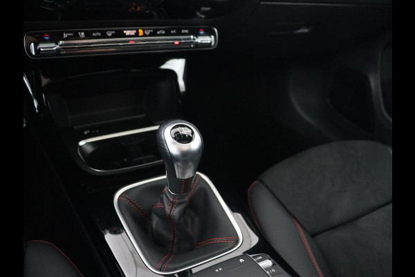 Mercedes-Benz A-Klasse 160 AMG | Panoramadak | Carplay | Matrix LED | Memory | Stoelverwarming | Leder/Alcantara | Sfeerverlichting | Keyless | Widescreen | Navigatie | Camera Mercedes-Benz A-Klasse 160 AMG | Panoramadak | Carplay | Matrix LED | Memory | Stoelverwarming | Leder/Alcantara | Sfeerverlichting | Keyless | Widescreen | Navigatie | Camera