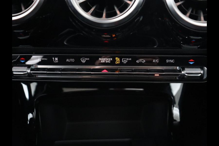 Mercedes-Benz A-Klasse 160 AMG | Panoramadak | Carplay | Matrix LED | Memory | Stoelverwarming | Leder/Alcantara | Sfeerverlichting | Keyless | Widescreen | Navigatie | Camera Mercedes-Benz A-Klasse 160 AMG | Panoramadak | Carplay | Matrix LED | Memory | Stoelverwarming | Leder/Alcantara | Sfeerverlichting | Keyless | Widescreen | Navigatie | Camera