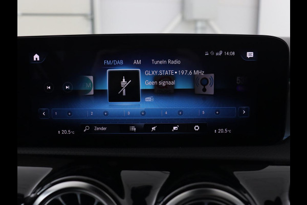Mercedes-Benz A-Klasse 160 AMG | Panoramadak | Carplay | Matrix LED | Memory | Stoelverwarming | Leder/Alcantara | Sfeerverlichting | Keyless | Widescreen | Navigatie | Camera Mercedes-Benz A-Klasse 160 AMG | Panoramadak | Carplay | Matrix LED | Memory | Stoelverwarming | Leder/Alcantara | Sfeerverlichting | Keyless | Widescreen | Navigatie | Camera