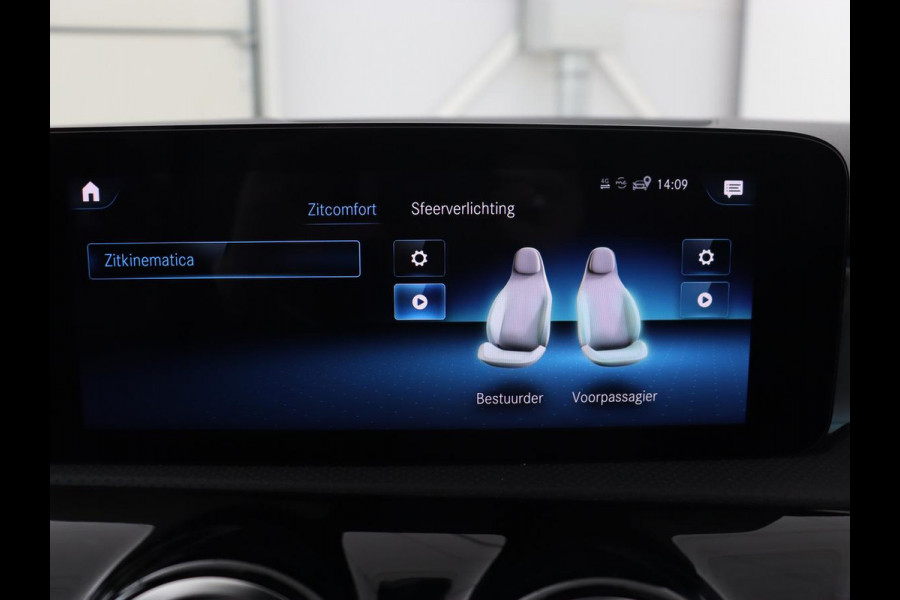 Mercedes-Benz A-Klasse 160 AMG | Panoramadak | Carplay | Matrix LED | Memory | Stoelverwarming | Leder/Alcantara | Sfeerverlichting | Keyless | Widescreen | Navigatie | Camera Mercedes-Benz A-Klasse 160 AMG | Panoramadak | Carplay | Matrix LED | Memory | Stoelverwarming | Leder/Alcantara | Sfeerverlichting | Keyless | Widescreen | Navigatie | Camera