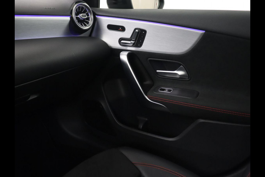 Mercedes-Benz A-Klasse 160 AMG | Panoramadak | Carplay | Matrix LED | Memory | Stoelverwarming | Leder/Alcantara | Sfeerverlichting | Keyless | Widescreen | Navigatie | Camera Mercedes-Benz A-Klasse 160 AMG | Panoramadak | Carplay | Matrix LED | Memory | Stoelverwarming | Leder/Alcantara | Sfeerverlichting | Keyless | Widescreen | Navigatie | Camera