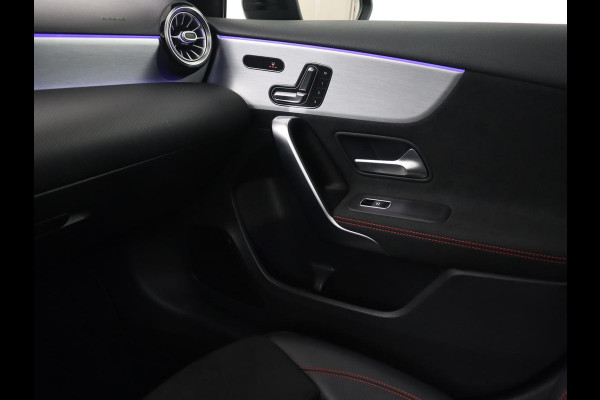 Mercedes-Benz A-Klasse 160 AMG | Panoramadak | Carplay | Matrix LED | Memory | Stoelverwarming | Leder/Alcantara | Sfeerverlichting | Keyless | Widescreen | Navigatie | Camera Mercedes-Benz A-Klasse 160 AMG | Panoramadak | Carplay | Matrix LED | Memory | Stoelverwarming | Leder/Alcantara | Sfeerverlichting | Keyless | Widescreen | Navigatie | Camera