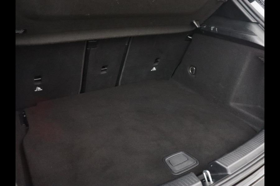 Mercedes-Benz A-Klasse 160 AMG | Panoramadak | Carplay | Matrix LED | Memory | Stoelverwarming | Leder/Alcantara | Sfeerverlichting | Keyless | Widescreen | Navigatie | Camera Mercedes-Benz A-Klasse 160 AMG | Panoramadak | Carplay | Matrix LED | Memory | Stoelverwarming | Leder/Alcantara | Sfeerverlichting | Keyless | Widescreen | Navigatie | Camera