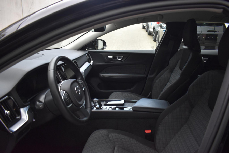 Volvo V60 B4 211PK Automaat Core / Navigatie / Achteruitrijcamera / Elektrische achterklep / LM Velgen / Elektr. Trekhaak / Parkeersensoren voor+achter Volvo V60 B4 211PK Automaat Core / Navigatie / Achteruitrijcamera / Elektrische achterklep / LM Velgen / Elektr. Trekhaak / Parkeersensoren voor+achter