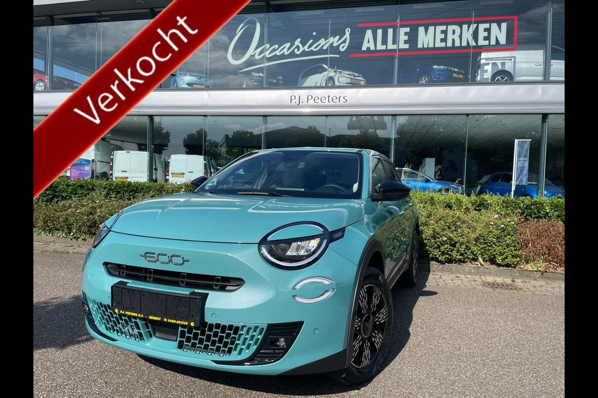 Fiat 600 1.2 Hybrid Urban clim. control - cruise control - A-uitrijcamera - parkeersensoren - Navigatie - Bluetooth/Apple carplay/Android auto - Keyless entry en start