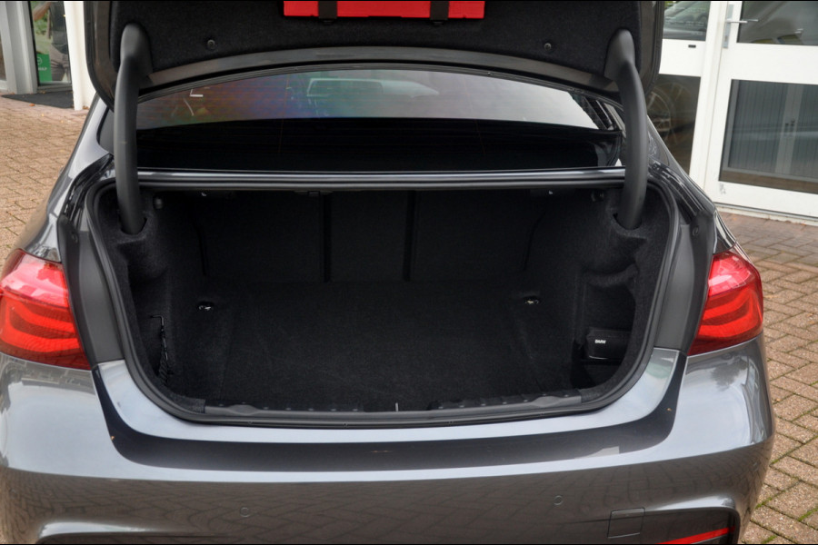 BMW 3-serie 340i M Sport Edition | Zeer nette staat! | NLse Auto | 53.800 km! BMW 3-serie 340i M Sport Edition | Zeer nette staat! | NLse Auto | 53.800 km!