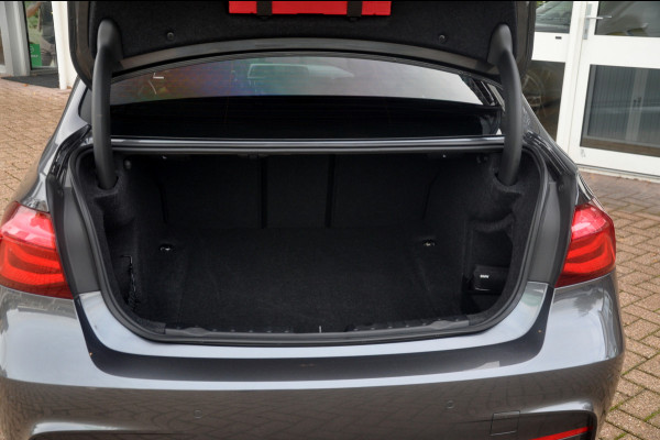 BMW 3-serie 340i M Sport Edition | Zeer nette staat! | NLse Auto | 53.800 km! BMW 3-serie 340i M Sport Edition | Zeer nette staat! | NLse Auto | 53.800 km!