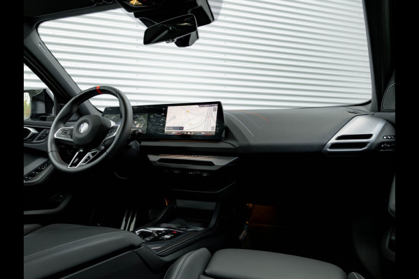 BMW 1-serie M135 xDrive - Pano - Trekhaak - Head-Up - Harman Kadon - Driving Ass