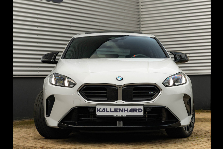 BMW 1-serie M135 xDrive - Pano - Trekhaak - Head-Up - Harman Kadon - Driving Ass