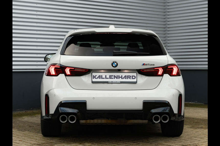 BMW 1-serie M135 xDrive - Pano - Trekhaak - Head-Up - Harman Kadon - Driving Ass