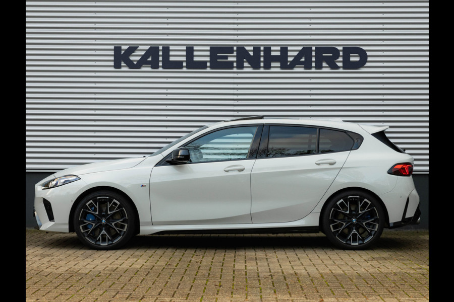 BMW 1-serie M135 xDrive - Pano - Trekhaak - Head-Up - Harman Kadon - Driving Ass