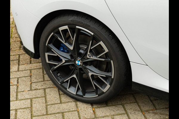 BMW 1-serie M135 xDrive - Pano - Trekhaak - Head-Up - Harman Kadon - Driving Ass