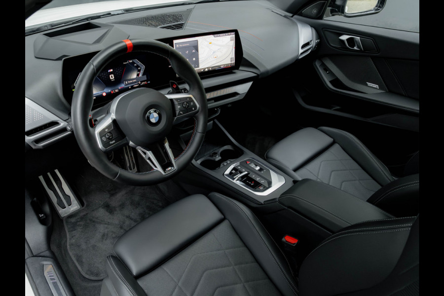 BMW 1-serie M135 xDrive - Pano - Trekhaak - Head-Up - Harman Kadon - Driving Ass