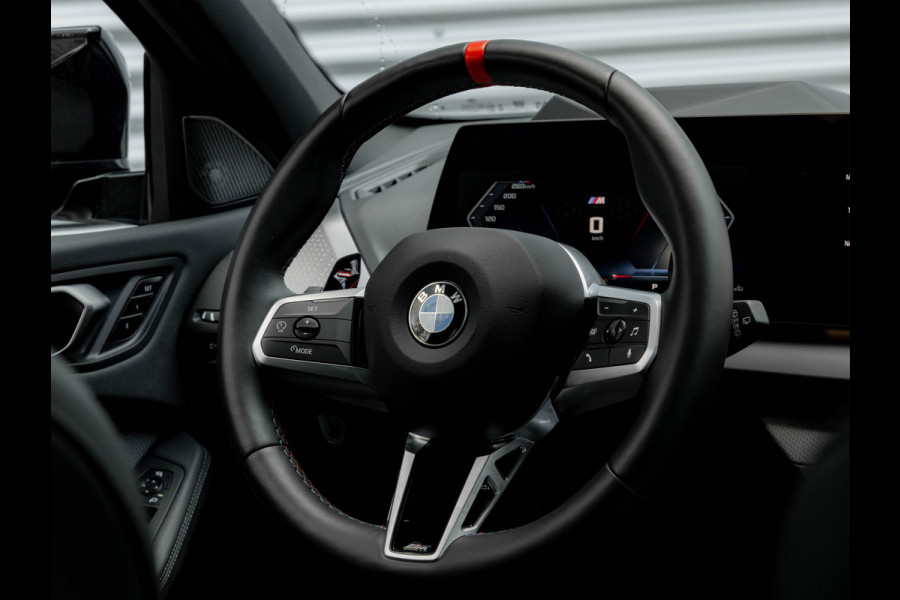 BMW 1-serie M135 xDrive - Pano - Trekhaak - Head-Up - Harman Kadon - Driving Ass