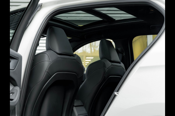 BMW 1-serie M135 xDrive - Pano - Trekhaak - Head-Up - Harman Kadon - Driving Ass