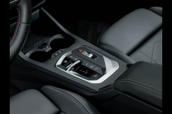 BMW 1-serie M135 xDrive - Pano - Trekhaak - Head-Up - Harman Kadon - Driving Ass