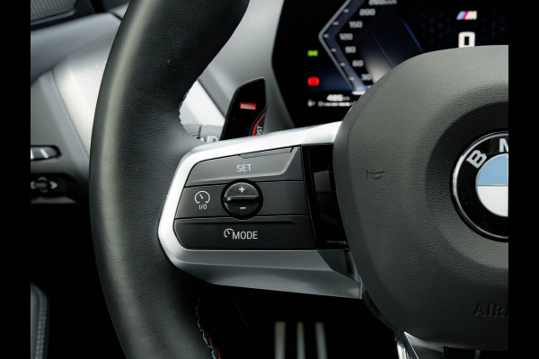 BMW 1-serie M135 xDrive - Pano - Trekhaak - Head-Up - Harman Kadon - Driving Ass