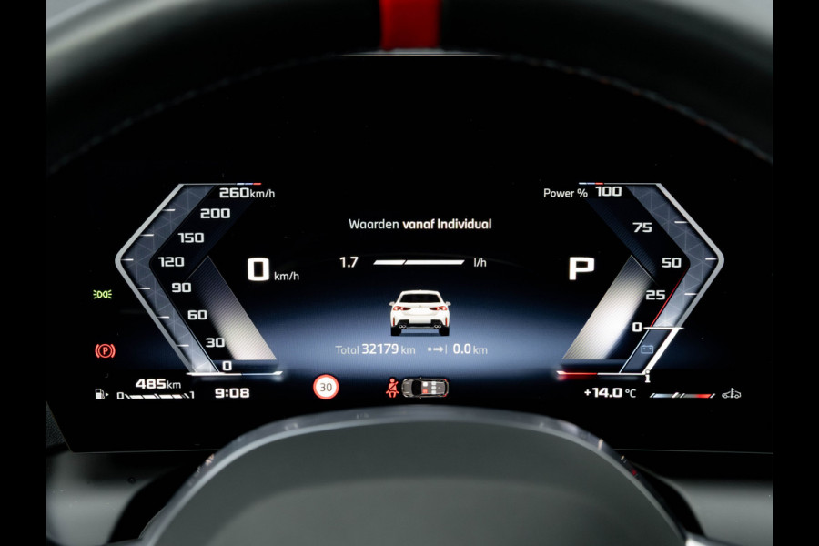 BMW 1-serie M135 xDrive - Pano - Trekhaak - Head-Up - Harman Kadon - Driving Ass