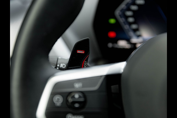 BMW 1-serie M135 xDrive - Pano - Trekhaak - Head-Up - Harman Kadon - Driving Ass