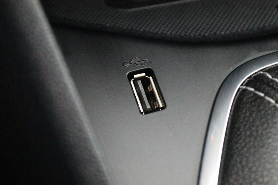 Ford Fiesta 1.0 EcoBoost Hybrid Titanium Climate, Cruise, Elektrisch Pakket, Apple Carplay, LED, DAB, Navigatie, PDC