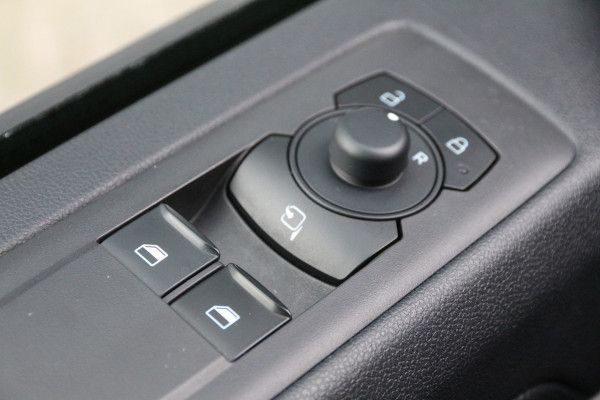 Ford Transit Custom 320 2.0 TDCI 136 | KAR-edition | L2H1 | LED | Camera | Navi | Clima.. Ford Transit Custom 320 2.0 TDCI 136 | KAR-edition | L2H1 | LED | Camera | Navi | Clima..