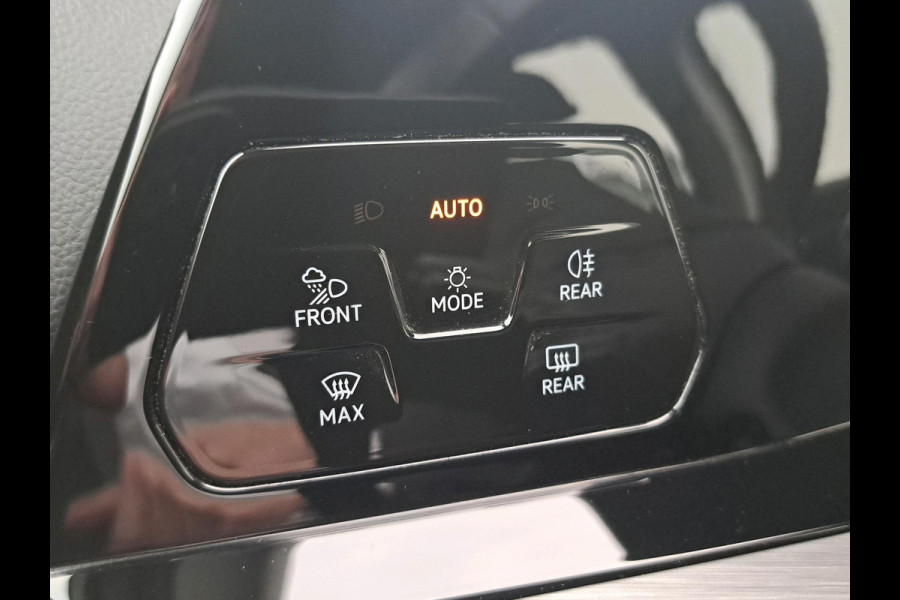 Volkswagen Golf 1.4 eHybrid Style | Blind Spot | ACC | DCC | Stoelen met geheugen functie | IQ Light |