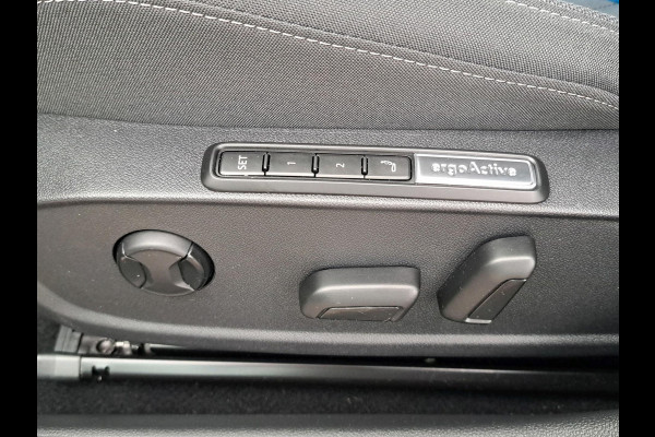 Volkswagen Golf 1.4 eHybrid Style | Blind Spot | ACC | DCC | Stoelen met geheugen functie | IQ Light |