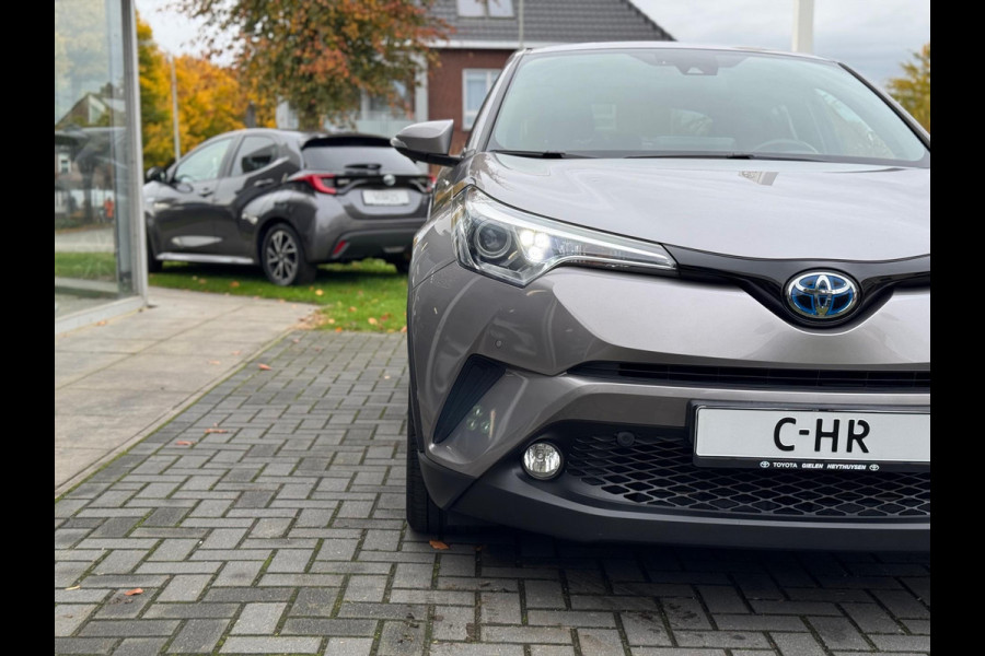 Toyota C-HR 1.8 Hybrid Executive | Stoelverwarming, Navigatie, Keyless, Leer/Stof, 18 Inch Toyota C-HR 1.8 Hybrid Executive | Stoelverwarming, Navigatie, Keyless, Leer/Stof, 18 Inch