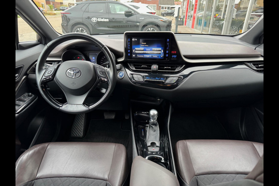 Toyota C-HR 1.8 Hybrid Executive | Stoelverwarming, Navigatie, Keyless, Leer/Stof, 18 Inch Toyota C-HR 1.8 Hybrid Executive | Stoelverwarming, Navigatie, Keyless, Leer/Stof, 18 Inch