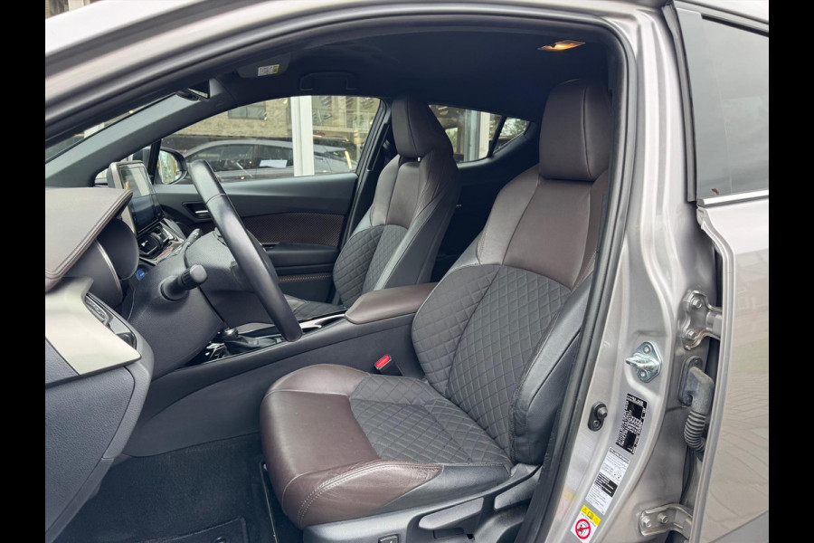 Toyota C-HR 1.8 Hybrid Executive | Stoelverwarming, Navigatie, Keyless, Leer/Stof, 18 Inch Toyota C-HR 1.8 Hybrid Executive | Stoelverwarming, Navigatie, Keyless, Leer/Stof, 18 Inch