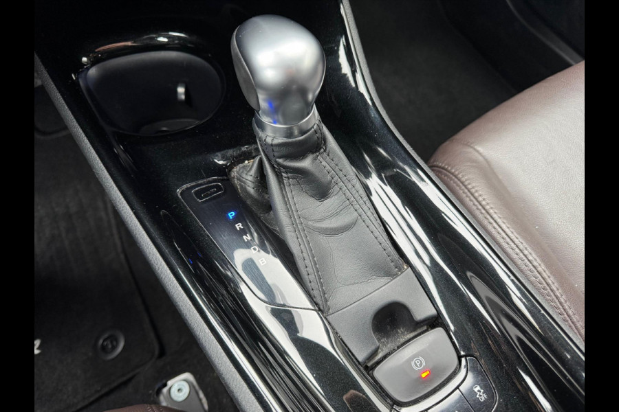 Toyota C-HR 1.8 Hybrid Executive | Stoelverwarming, Navigatie, Keyless, Leer/Stof, 18 Inch Toyota C-HR 1.8 Hybrid Executive | Stoelverwarming, Navigatie, Keyless, Leer/Stof, 18 Inch