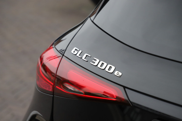 Mercedes-Benz GLC 300e AMG 4-Matic Aut9 | 313PK | Head-up | Pano | Memory | Burmester | Distronic | Digital-light | Keyles-go | Sfeerverlichting | Mercedes-Benz GLC 300e AMG 4-Matic Aut9 | 313PK | Head-up | Pano | Memory | Burmester | Distronic | Digital-light | Keyles-go | Sfeerverlichting |