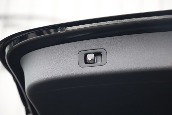 Mercedes-Benz GLC 300e AMG 4-Matic Aut9 | 313PK | Head-up | Pano | Memory | Burmester | Distronic | Digital-light | Keyles-go | Sfeerverlichting | Mercedes-Benz GLC 300e AMG 4-Matic Aut9 | 313PK | Head-up | Pano | Memory | Burmester | Distronic | Digital-light | Keyles-go | Sfeerverlichting |