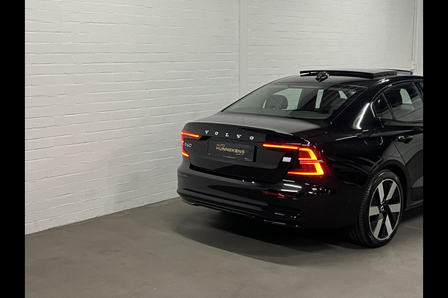 Volvo S60 2.0 Recharge T8 AWD Ultimate Dark *455 PK* | Massage | Open dak | Bowers & Wilkins | Adapt. cruise | Stoelventilatie & Stoelverwarming | Head-up Volvo S60 2.0 Recharge T8 AWD Ultimate Dark *455 PK* | Massage | Open dak | Bowers & Wilkins | Adapt. cruise | Stoelventilatie & Stoelverwarming | Head-up