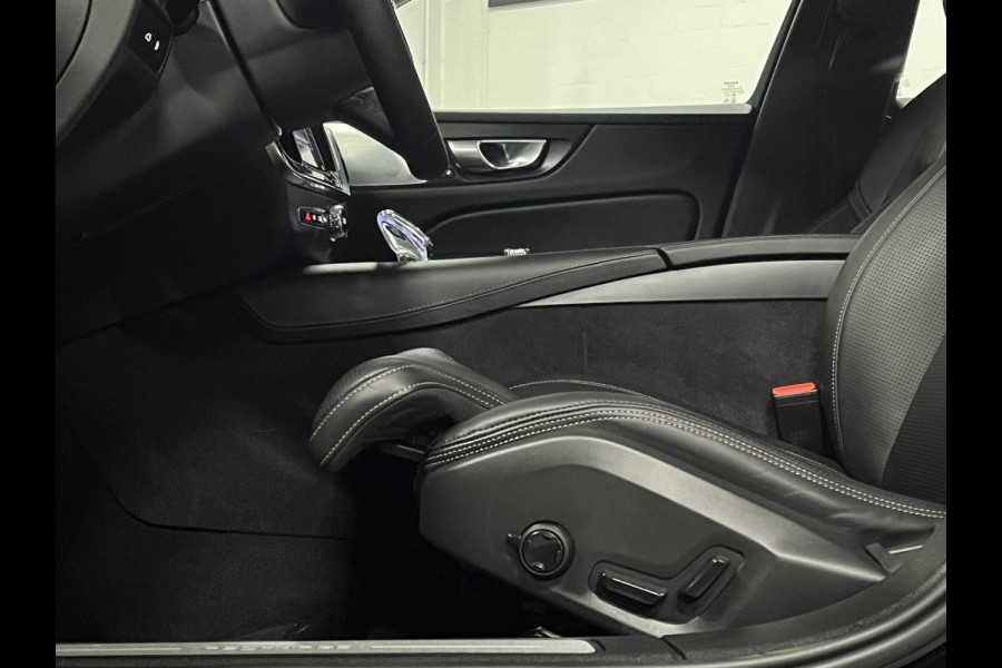 Volvo S60 2.0 Recharge T8 AWD Ultimate Dark *455 PK* | Massage | Open dak | Bowers & Wilkins | Adapt. cruise | Stoelventilatie & Stoelverwarming | Head-up Volvo S60 2.0 Recharge T8 AWD Ultimate Dark *455 PK* | Massage | Open dak | Bowers & Wilkins | Adapt. cruise | Stoelventilatie & Stoelverwarming | Head-up