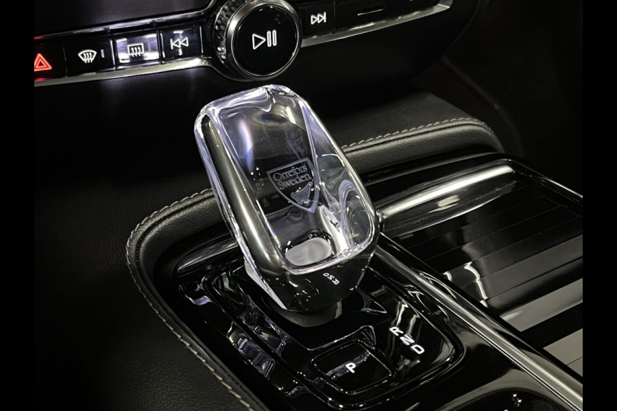 Volvo S60 2.0 Recharge T8 AWD Ultimate Dark *455 PK* | Massage | Open dak | Bowers & Wilkins | Adapt. cruise | Stoelventilatie & Stoelverwarming | Head-up Volvo S60 2.0 Recharge T8 AWD Ultimate Dark *455 PK* | Massage | Open dak | Bowers & Wilkins | Adapt. cruise | Stoelventilatie & Stoelverwarming | Head-up
