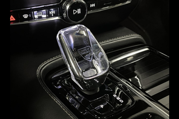 Volvo S60 2.0 Recharge T8 AWD Ultimate Dark *455 PK* | Massage | Open dak | Bowers & Wilkins | Adapt. cruise | Stoelventilatie & Stoelverwarming | Head-up Volvo S60 2.0 Recharge T8 AWD Ultimate Dark *455 PK* | Massage | Open dak | Bowers & Wilkins | Adapt. cruise | Stoelventilatie & Stoelverwarming | Head-up