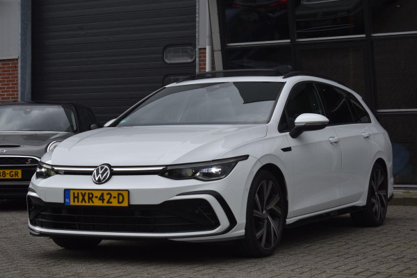 Volkswagen Golf 1.5 eTSI R-Line Business+ Pano Keyless Lane Camera Trekhaak Volkswagen Golf 1.5 eTSI R-Line Business+ Pano Keyless Lane Camera Trekhaak