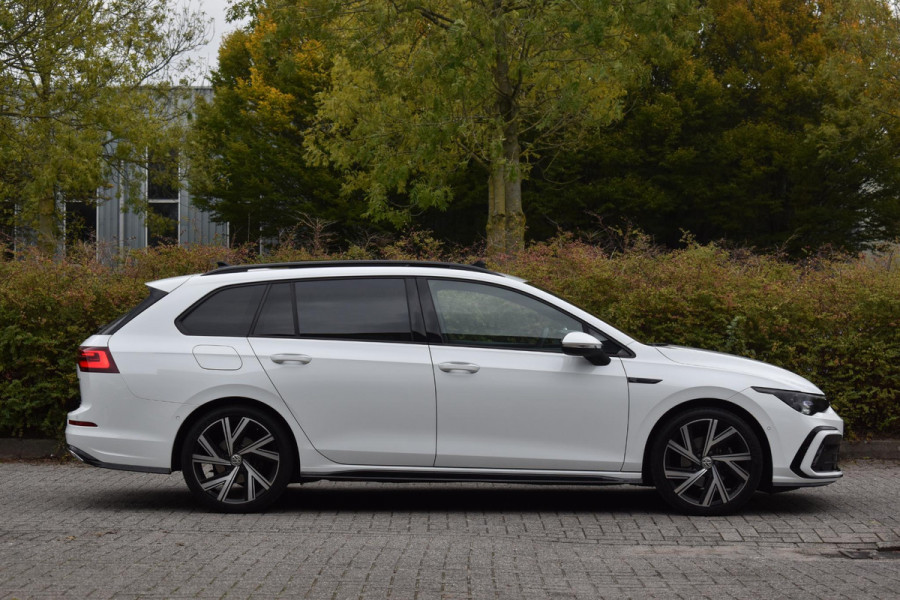 Volkswagen Golf 1.5 eTSI R-Line Business+ Pano Keyless Lane Camera Trekhaak Volkswagen Golf 1.5 eTSI R-Line Business+ Pano Keyless Lane Camera Trekhaak