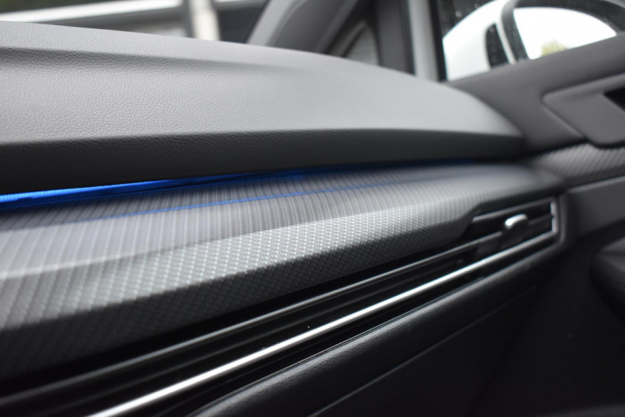 Volkswagen Golf 1.5 eTSI R-Line Business+ Pano Keyless Lane Camera Trekhaak Volkswagen Golf 1.5 eTSI R-Line Business+ Pano Keyless Lane Camera Trekhaak