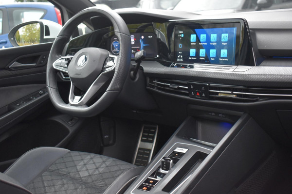 Volkswagen Golf 1.5 eTSI R-Line Business+ Pano Keyless Lane Camera Trekhaak Volkswagen Golf 1.5 eTSI R-Line Business+ Pano Keyless Lane Camera Trekhaak